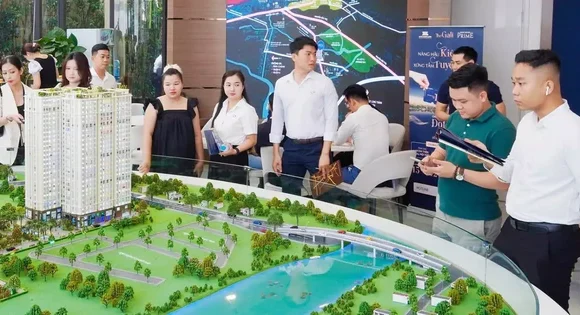 Lãi suất tăng khiến người mua bất động sản thận trọn …